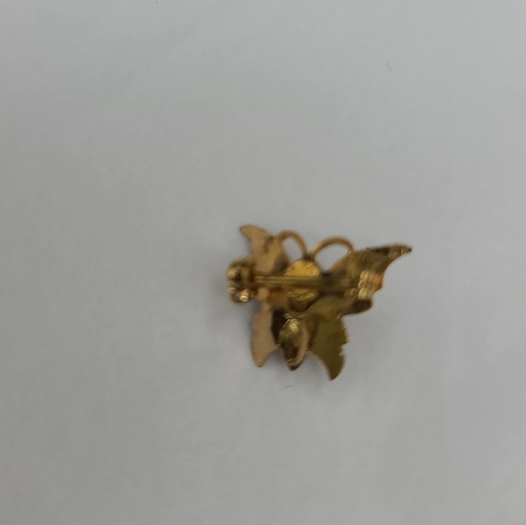Tiny butterfly pin with faux pearl - Picture 2 of 2
